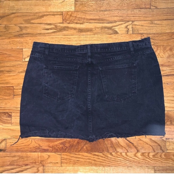 F21 Black Denim Distressed High Waisted Mini Skirt - Picture 2 of 2